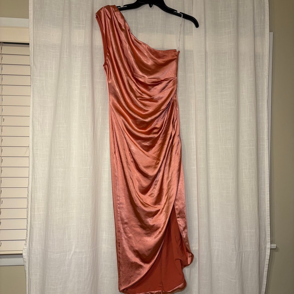 ELLIATT Dress Womens Small Rose Gold One Shoulder Ruched Satin Midi E5032105